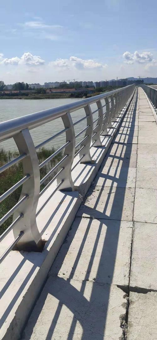 北京河道与桥梁护栏产品资讯 桥梁钢护栏与防护体系解析